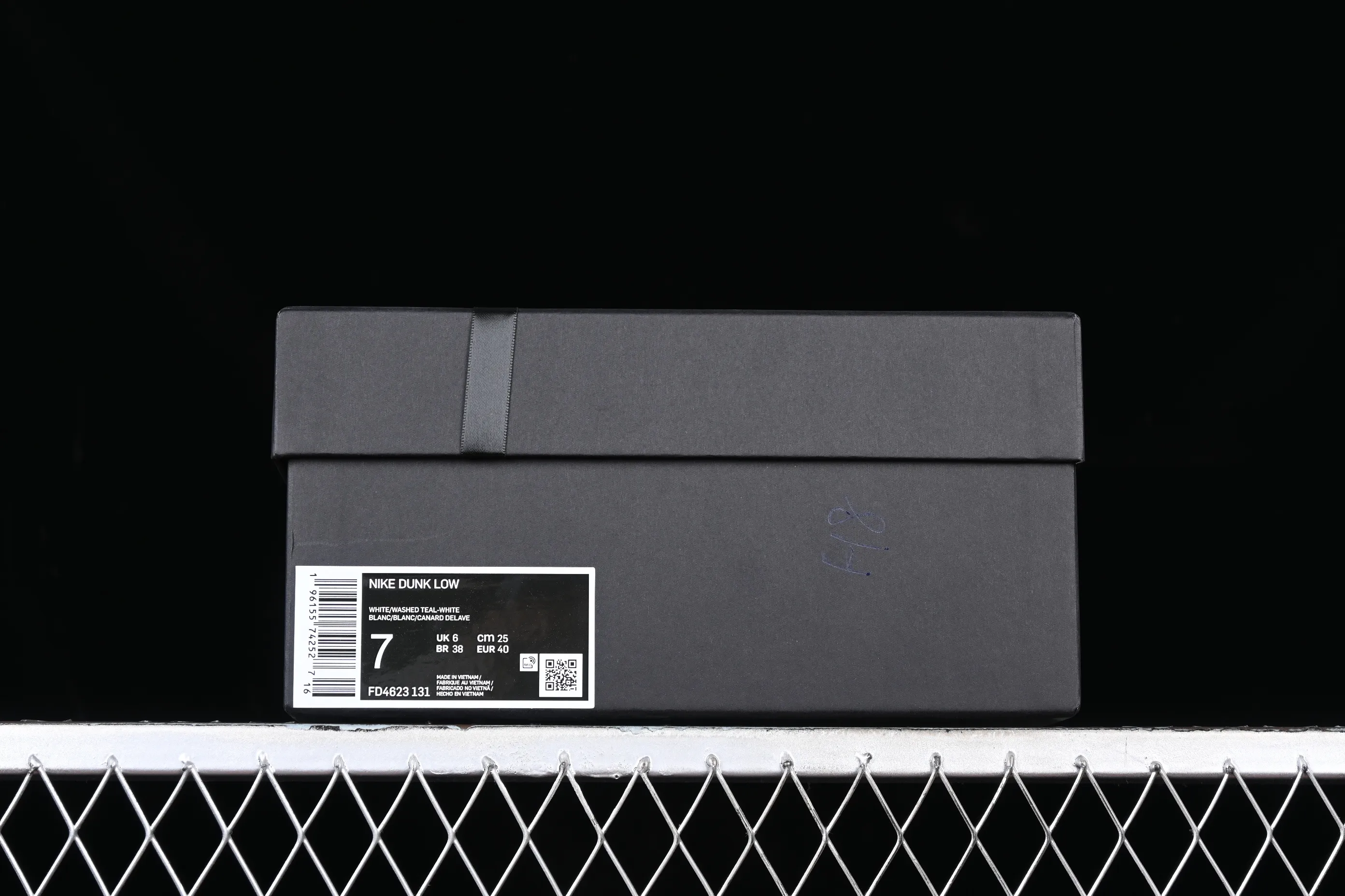All Categories Nk SB Dunk Series Nk SB Dunk Low Low-top sneakers Gift box version Nk Dunk Low "Multi Color" Vibrant three hooks Customized version of deconstructed strap casual sneakers FD4623-131